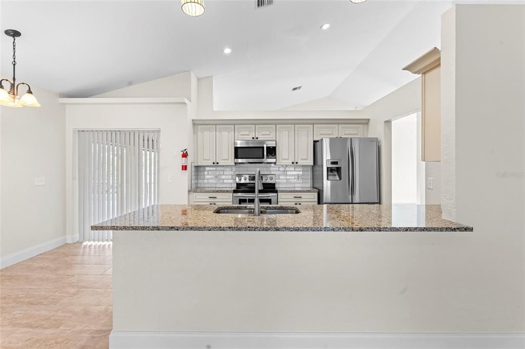 出租: $3,500 (3 贝兹, 2 浴室, 1918 平方英尺)