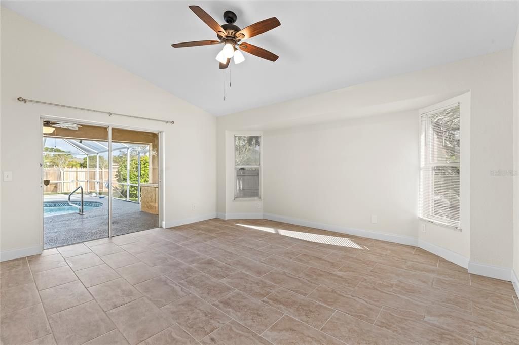 出租: $3,500 (3 贝兹, 2 浴室, 1918 平方英尺)