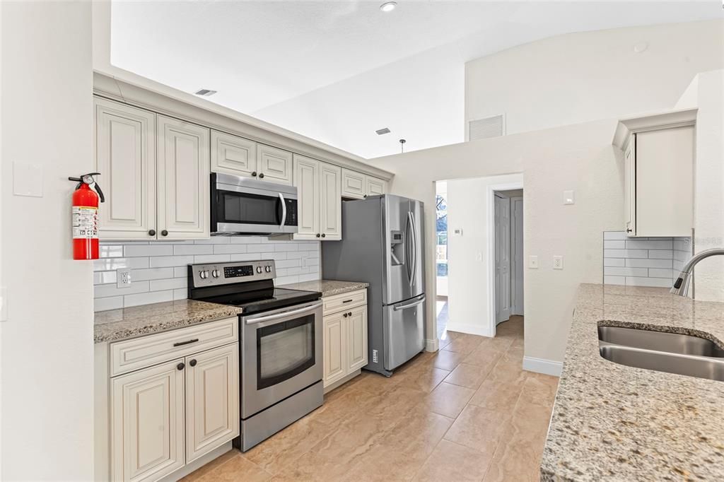 出租: $3,500 (3 贝兹, 2 浴室, 1918 平方英尺)