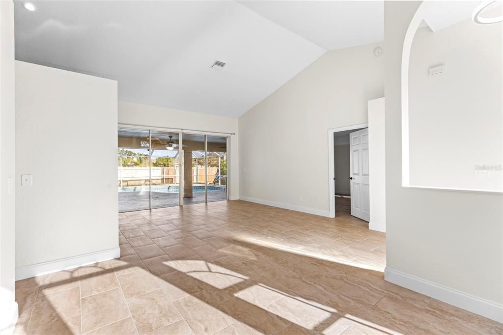 出租: $3,500 (3 贝兹, 2 浴室, 1918 平方英尺)