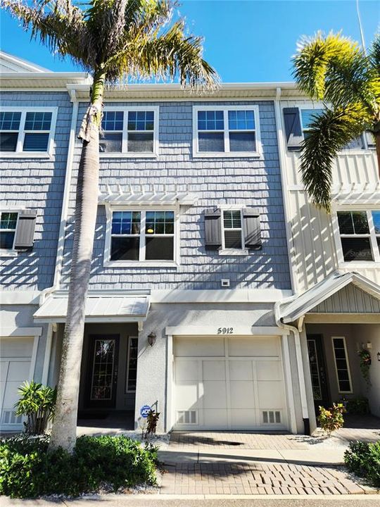 На продажу: $529,900 (3 спален, 2 ванн, 1920 Квадратных фут)