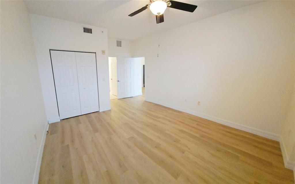 待售: $489,000 (2 贝兹, 2 浴室, 1051 平方英尺)