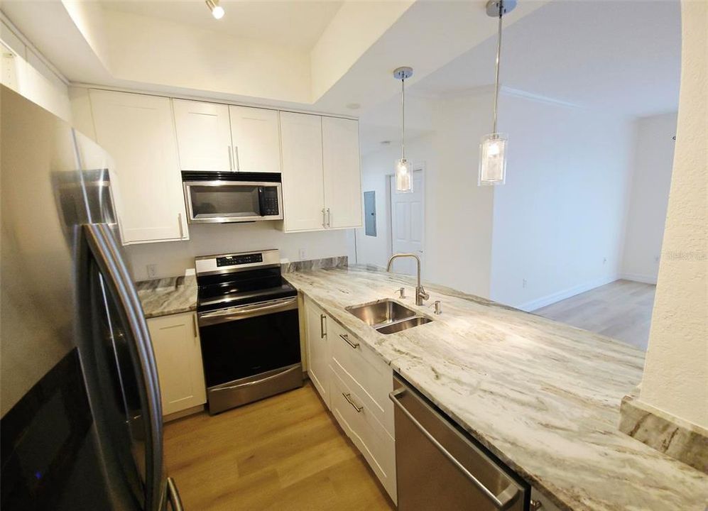 待售: $489,000 (2 贝兹, 2 浴室, 1051 平方英尺)