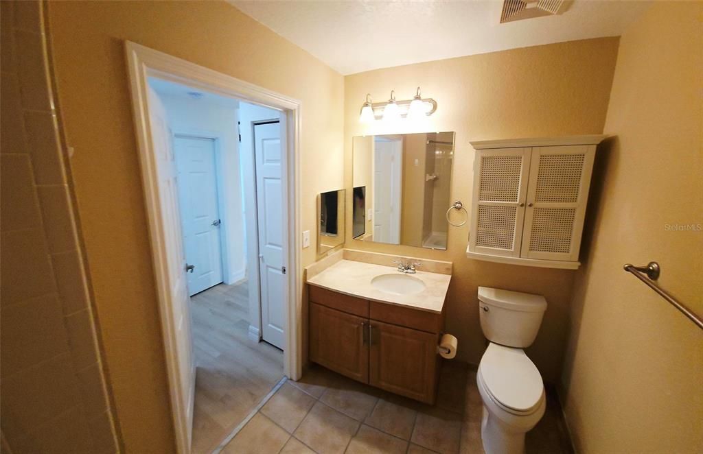 待售: $489,000 (2 贝兹, 2 浴室, 1051 平方英尺)