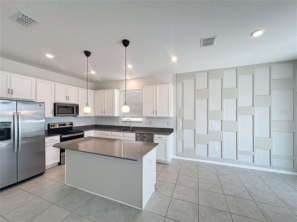 For Sale: $389,900 (4 beds, 2 baths, 1877 Square Feet)