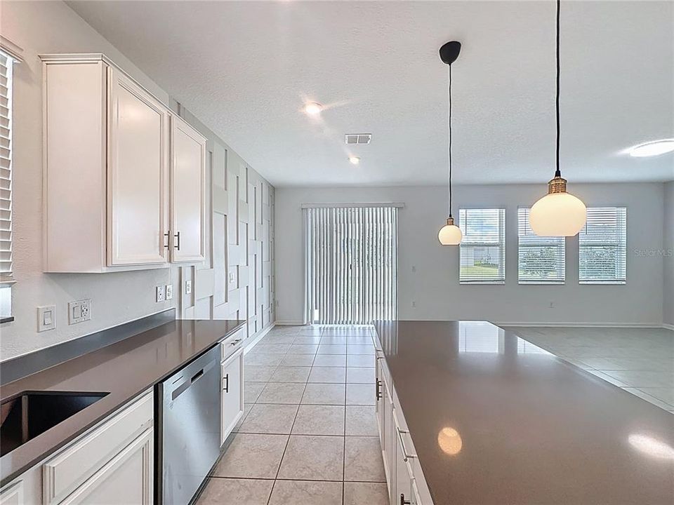 For Sale: $389,900 (4 beds, 2 baths, 1877 Square Feet)