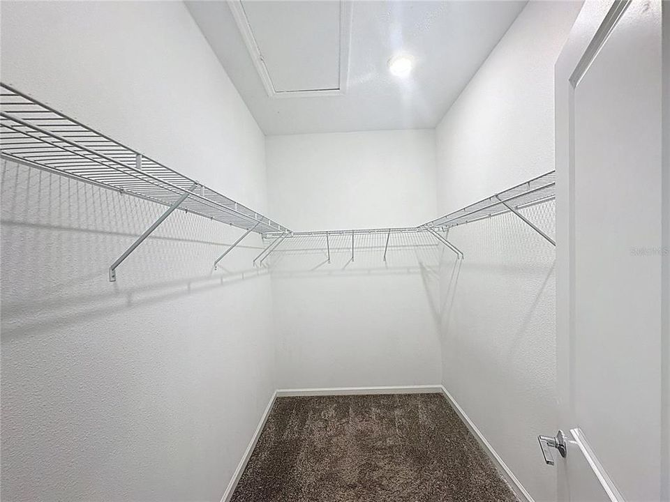 For Sale: $389,900 (4 beds, 2 baths, 1877 Square Feet)