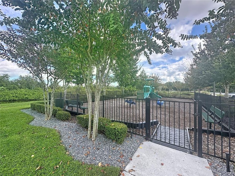 For Sale: $389,900 (4 beds, 2 baths, 1877 Square Feet)