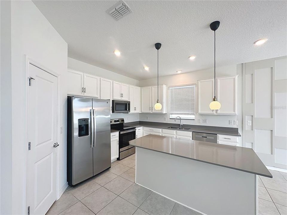 For Sale: $389,900 (4 beds, 2 baths, 1877 Square Feet)