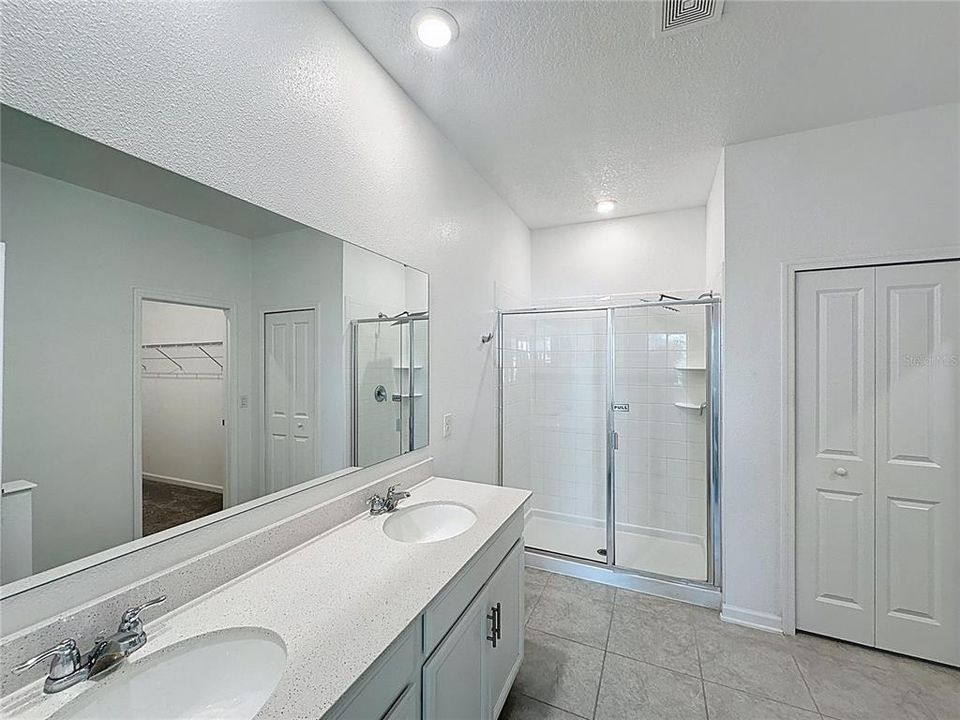 For Sale: $389,900 (4 beds, 2 baths, 1877 Square Feet)