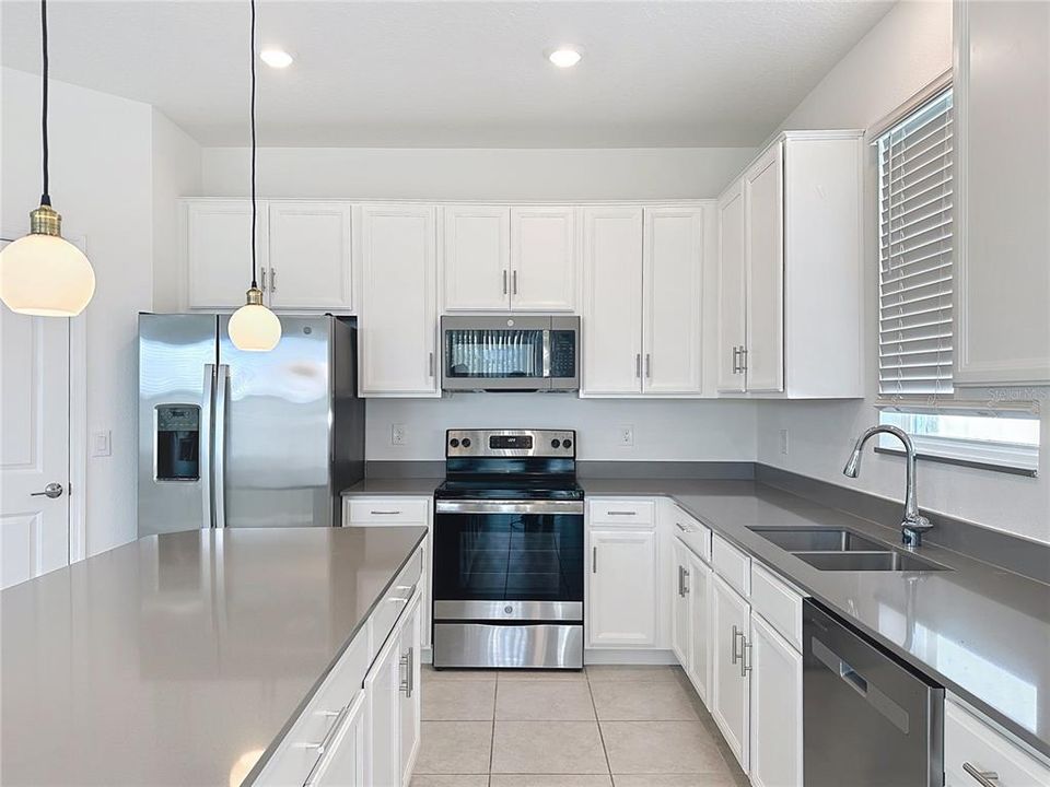 For Sale: $389,900 (4 beds, 2 baths, 1877 Square Feet)