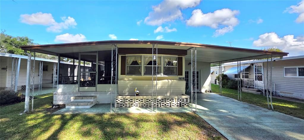 For Sale: $98,900 (2 beds, 1 baths, 754 Square Feet)