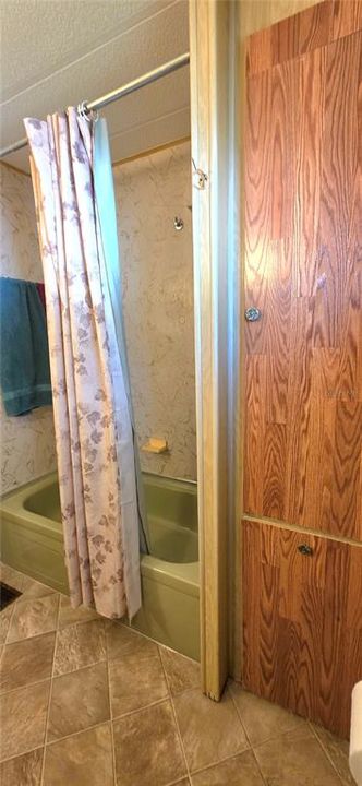 For Sale: $98,900 (2 beds, 1 baths, 754 Square Feet)