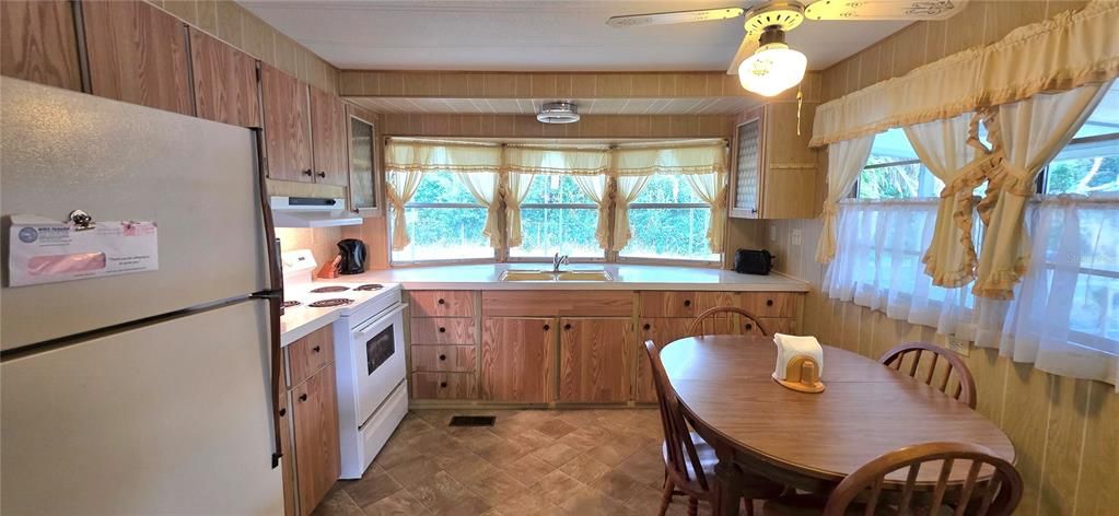 For Sale: $98,900 (2 beds, 1 baths, 754 Square Feet)