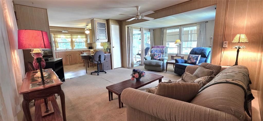 For Sale: $98,900 (2 beds, 1 baths, 754 Square Feet)