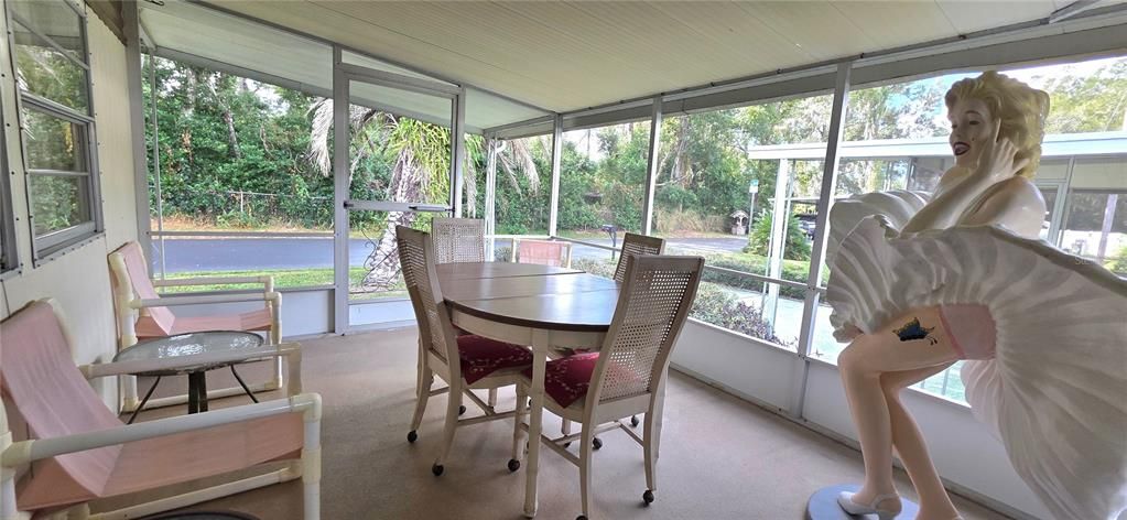 For Sale: $98,900 (2 beds, 1 baths, 754 Square Feet)