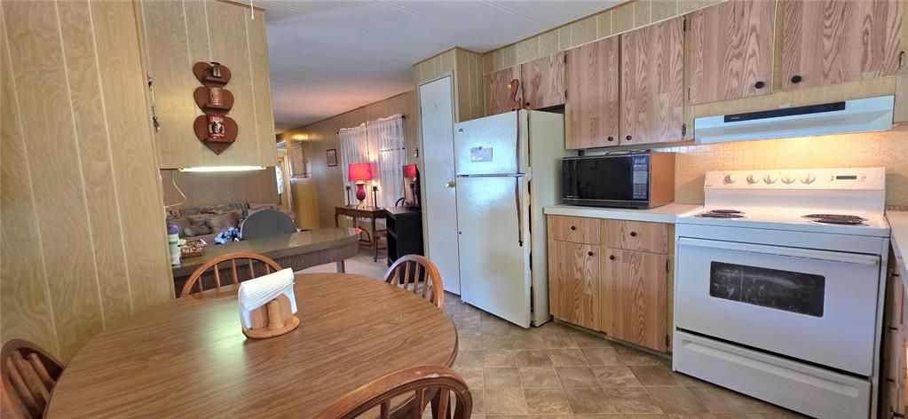 For Sale: $98,900 (2 beds, 1 baths, 754 Square Feet)