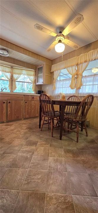 For Sale: $98,900 (2 beds, 1 baths, 754 Square Feet)