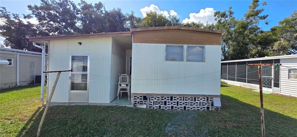 For Sale: $98,900 (2 beds, 1 baths, 754 Square Feet)