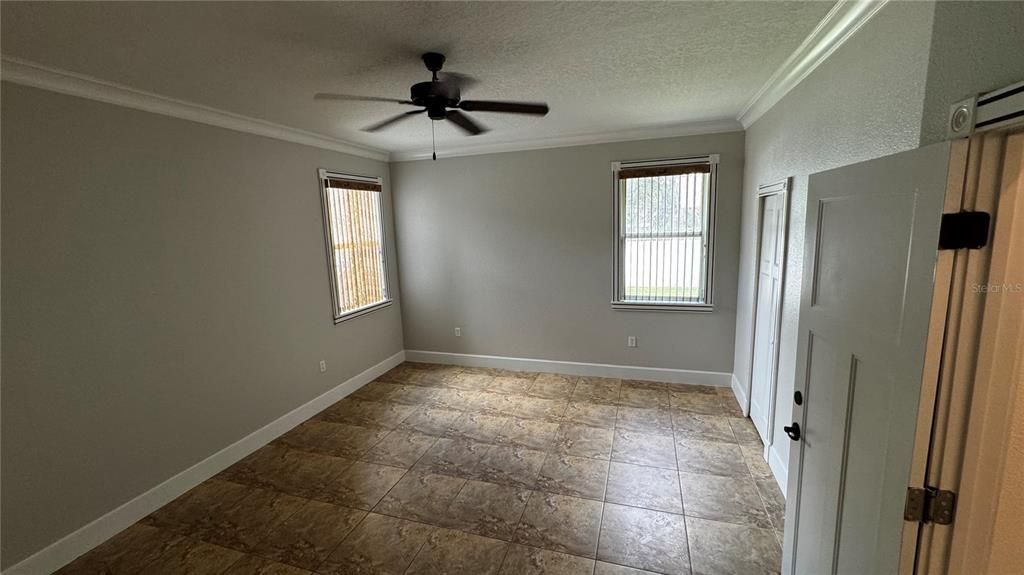 合同活跃: $2,500 (4 贝兹, 2 浴室, 1978 平方英尺)