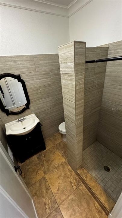 合同活跃: $2,500 (4 贝兹, 2 浴室, 1978 平方英尺)