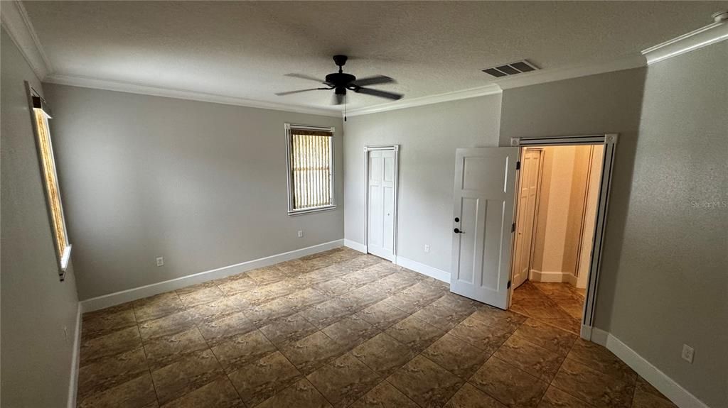 合同活跃: $2,500 (4 贝兹, 2 浴室, 1978 平方英尺)