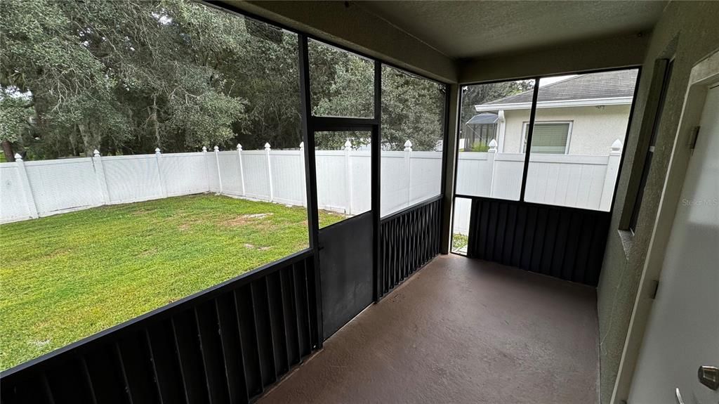 合同活跃: $2,500 (4 贝兹, 2 浴室, 1978 平方英尺)