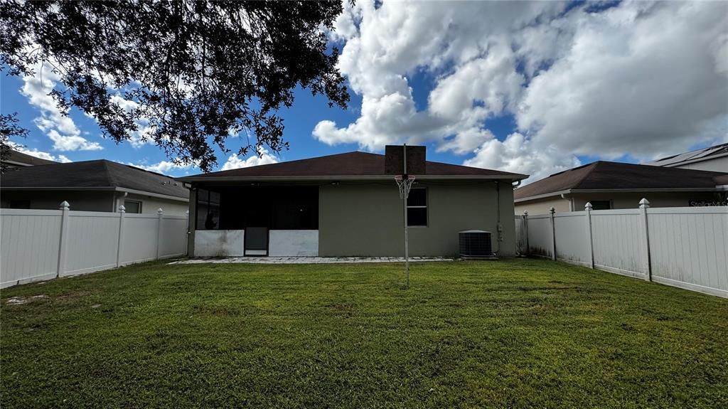 合同活跃: $2,500 (4 贝兹, 2 浴室, 1978 平方英尺)