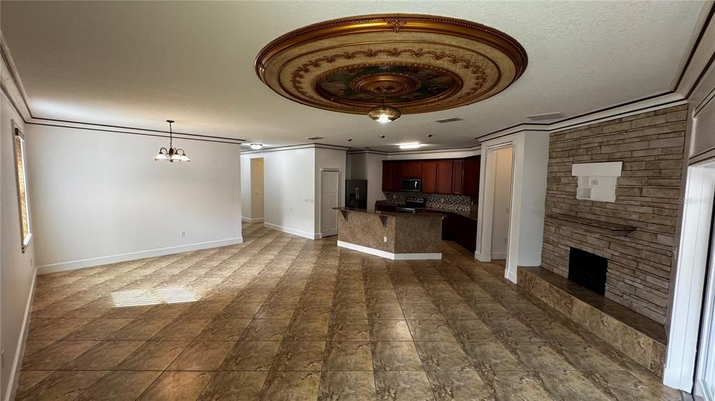 合同活跃: $2,500 (4 贝兹, 2 浴室, 1978 平方英尺)