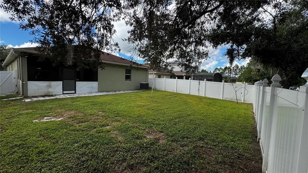 合同活跃: $2,500 (4 贝兹, 2 浴室, 1978 平方英尺)