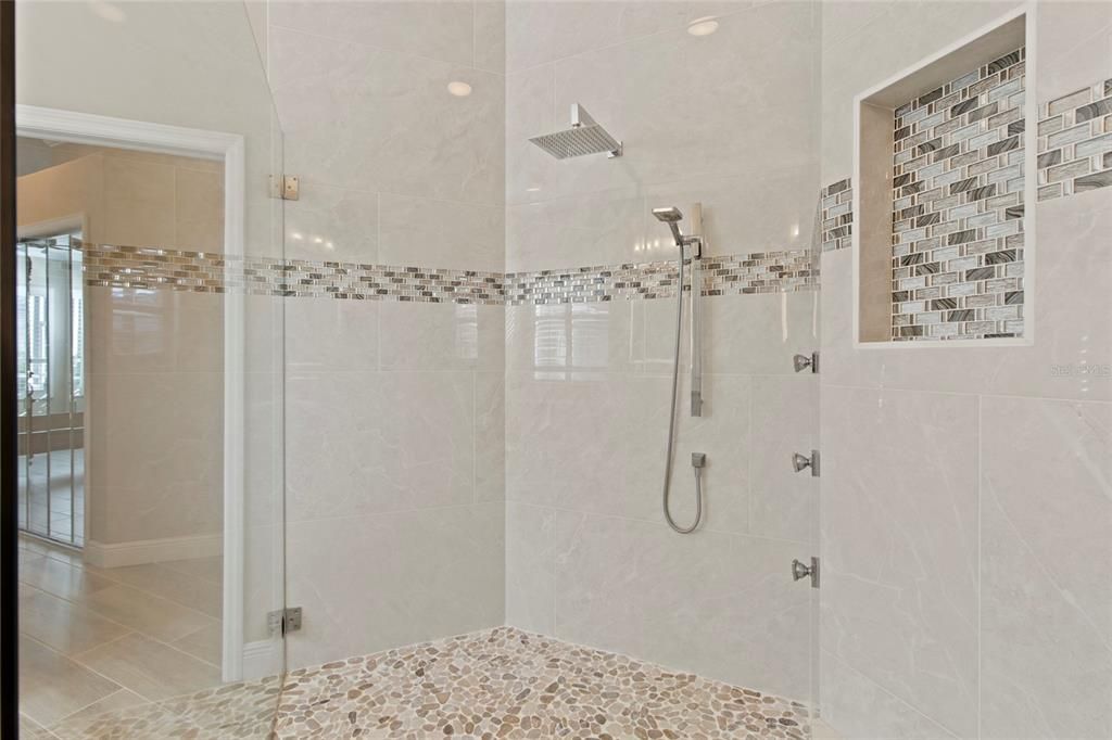 En Venta: $1,199,000 (3 camas, 2 baños, 2588 Pies cuadrados)