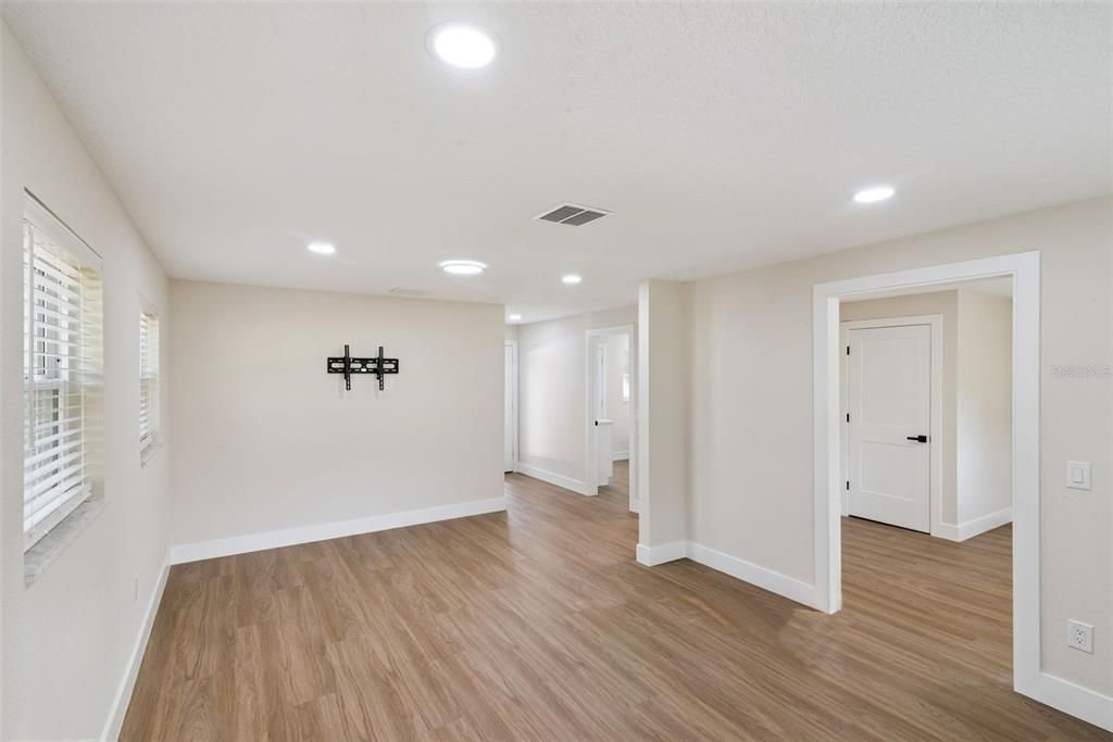 待售: $775,000 (4 贝兹, 3 浴室, 2590 平方英尺)