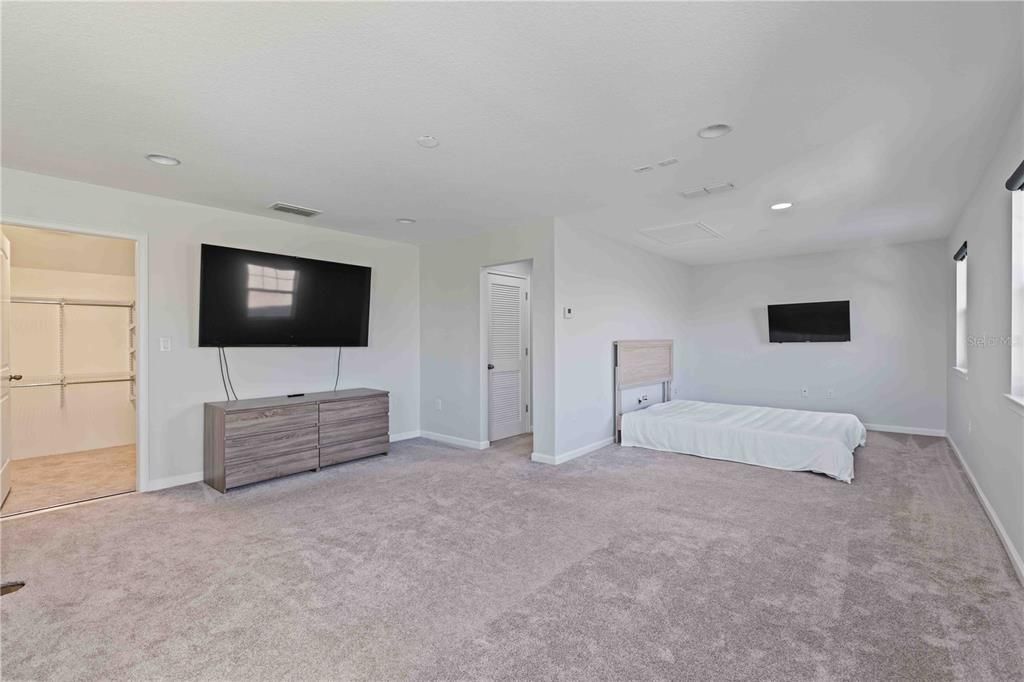 Под контрактом: $559,000 (4 спален, 3 ванн, 2460 Квадратных фут)