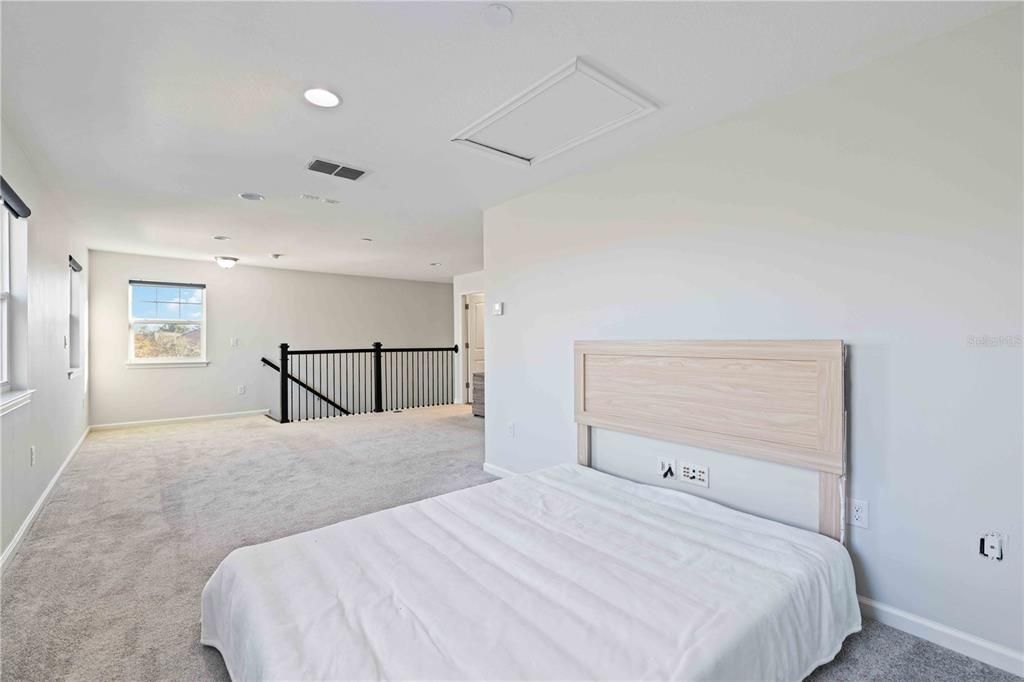 Под контрактом: $559,000 (4 спален, 3 ванн, 2460 Квадратных фут)