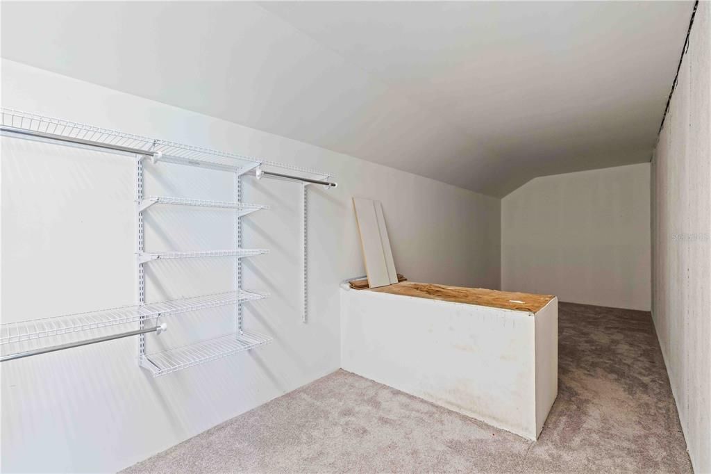 Под контрактом: $559,000 (4 спален, 3 ванн, 2460 Квадратных фут)