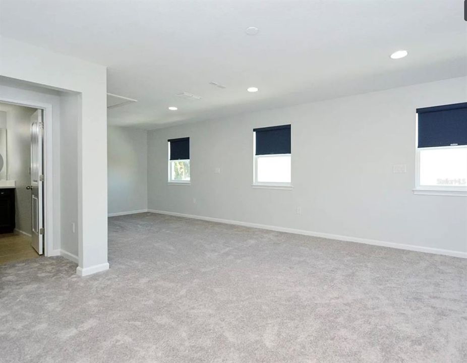 Под контрактом: $559,000 (4 спален, 3 ванн, 2460 Квадратных фут)