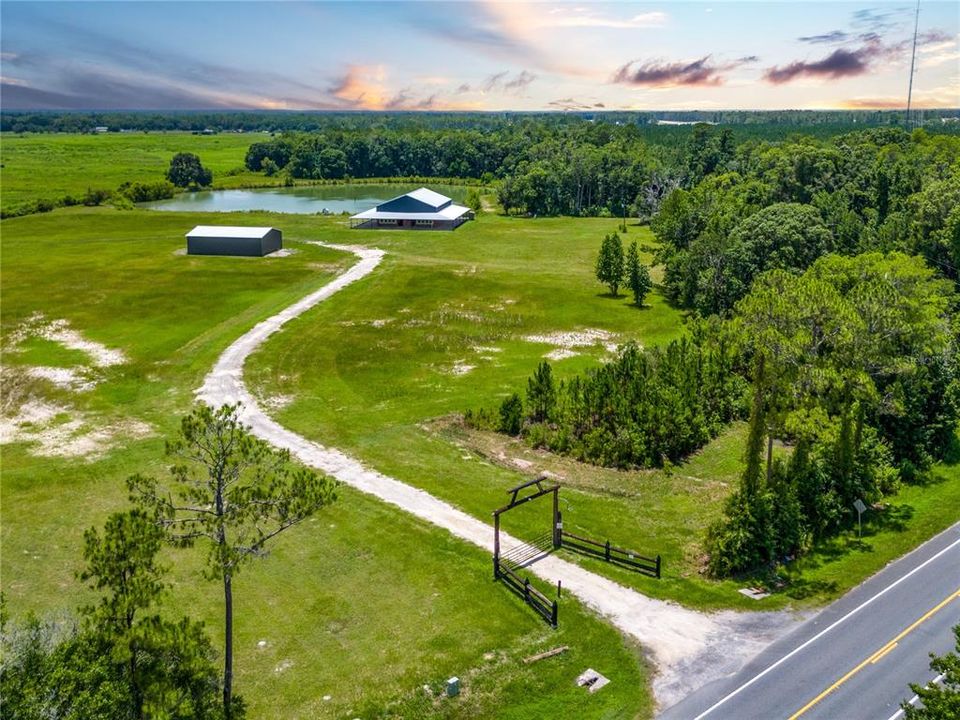 合同活跃: $700,000 (0 贝兹, 0 浴室, 4320 平方英尺)