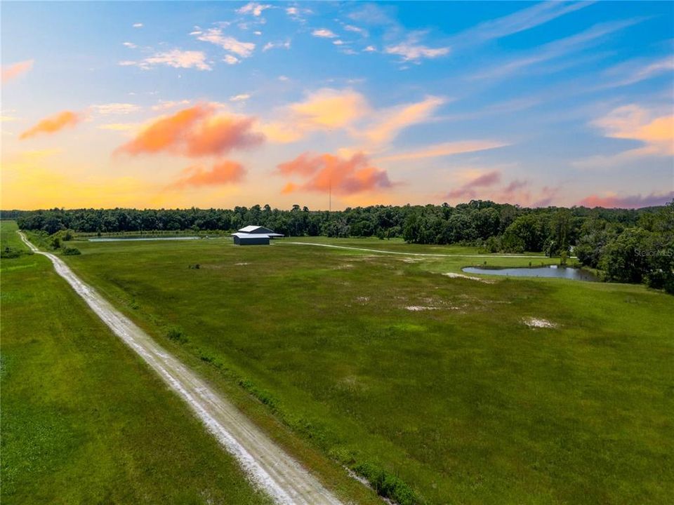 合同活跃: $700,000 (0 贝兹, 0 浴室, 4320 平方英尺)