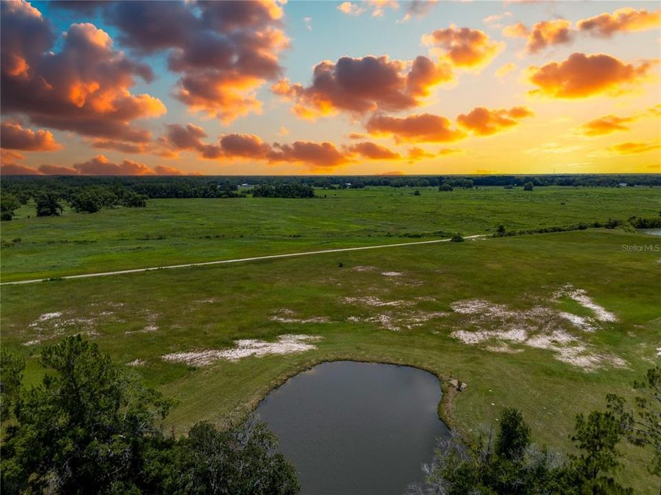 合同活跃: $700,000 (0 贝兹, 0 浴室, 4320 平方英尺)