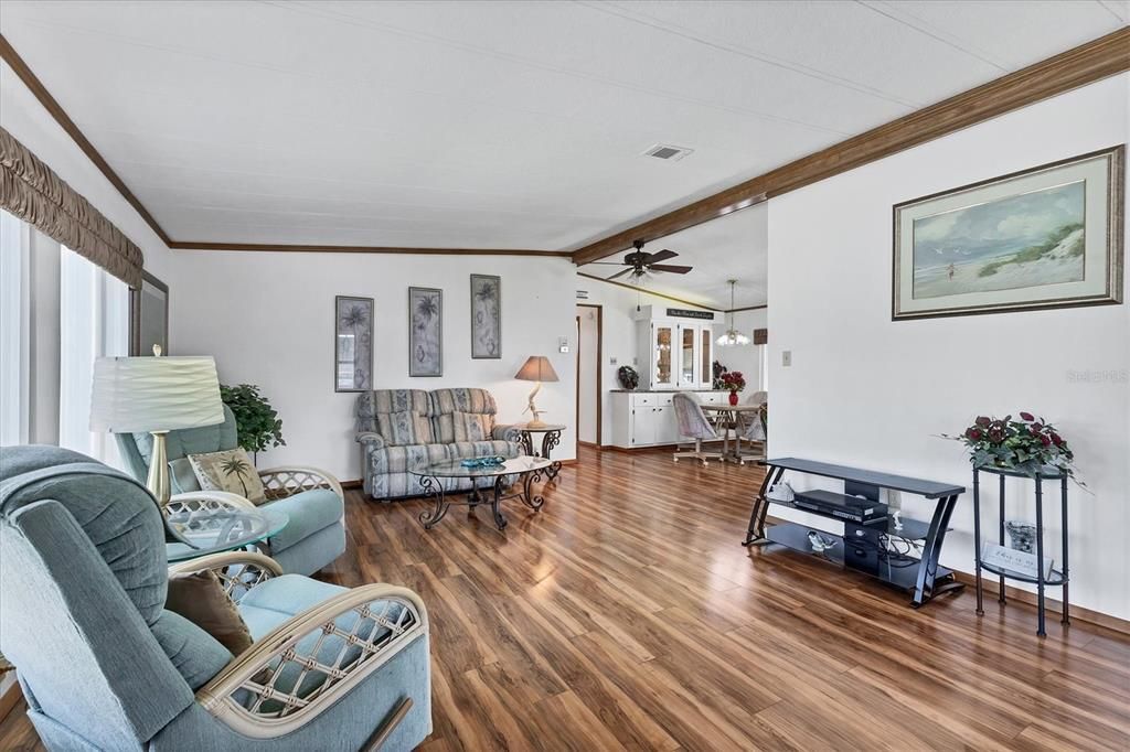 For Sale: $195,000 (2 beds, 2 baths, 1144 Square Feet)