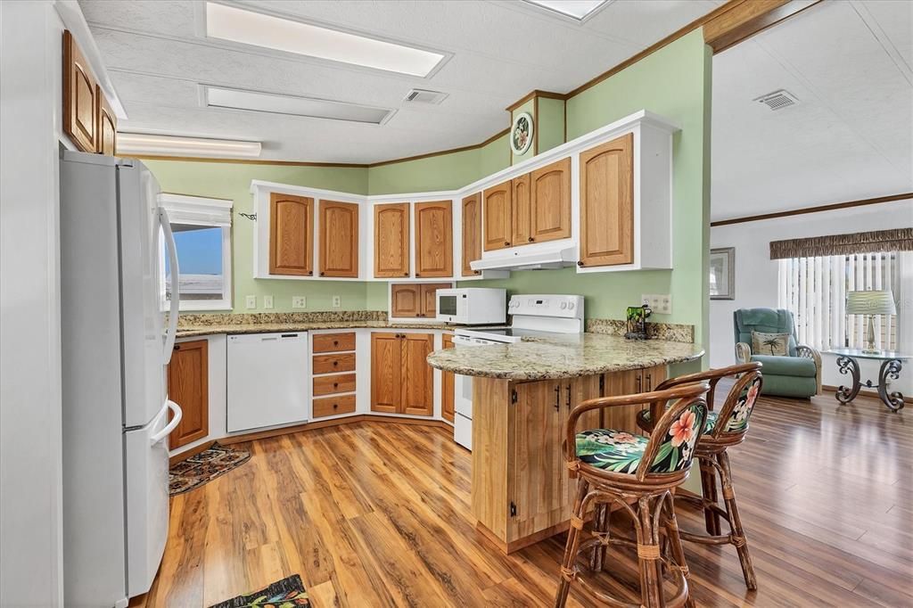 For Sale: $195,000 (2 beds, 2 baths, 1144 Square Feet)