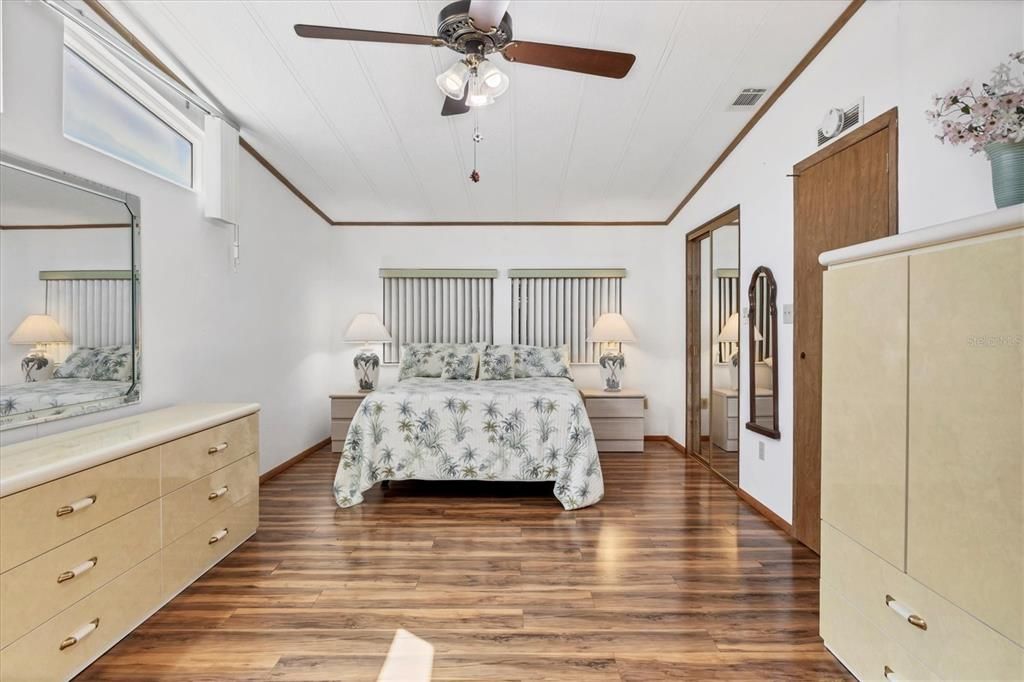 For Sale: $195,000 (2 beds, 2 baths, 1144 Square Feet)