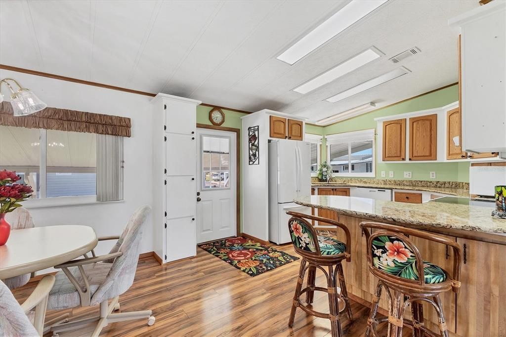 For Sale: $195,000 (2 beds, 2 baths, 1144 Square Feet)