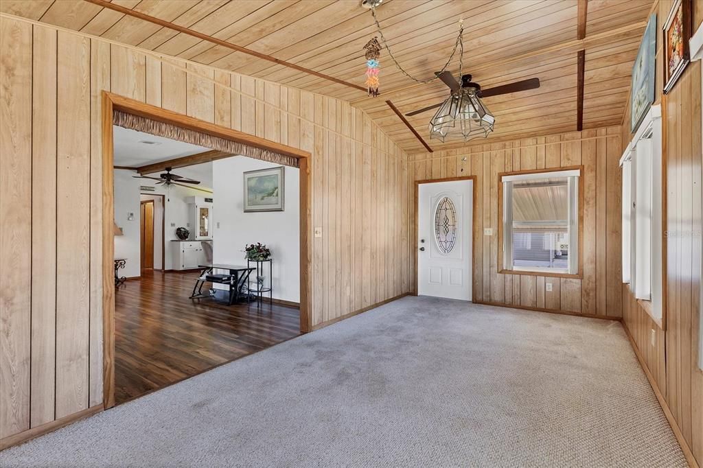 For Sale: $195,000 (2 beds, 2 baths, 1144 Square Feet)