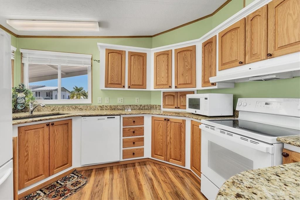 For Sale: $195,000 (2 beds, 2 baths, 1144 Square Feet)