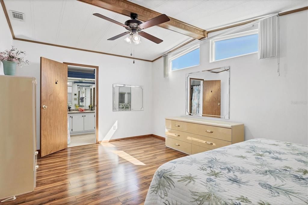 For Sale: $195,000 (2 beds, 2 baths, 1144 Square Feet)