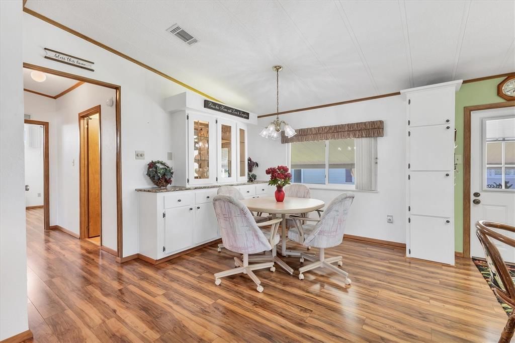 For Sale: $195,000 (2 beds, 2 baths, 1144 Square Feet)