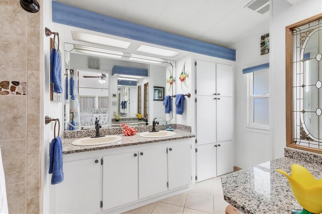 For Sale: $195,000 (2 beds, 2 baths, 1144 Square Feet)