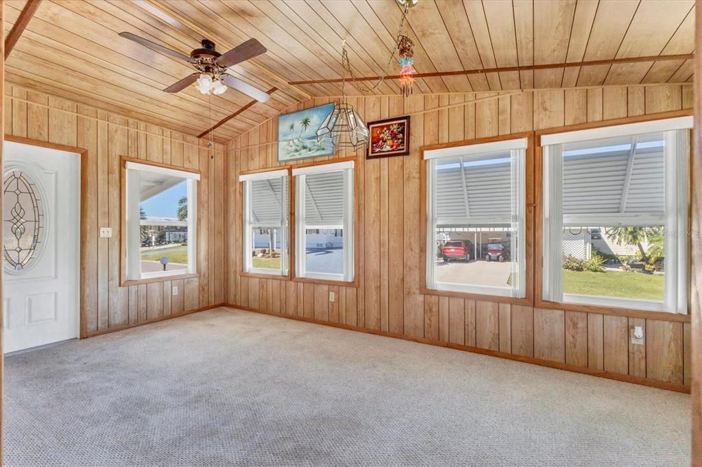 For Sale: $195,000 (2 beds, 2 baths, 1144 Square Feet)