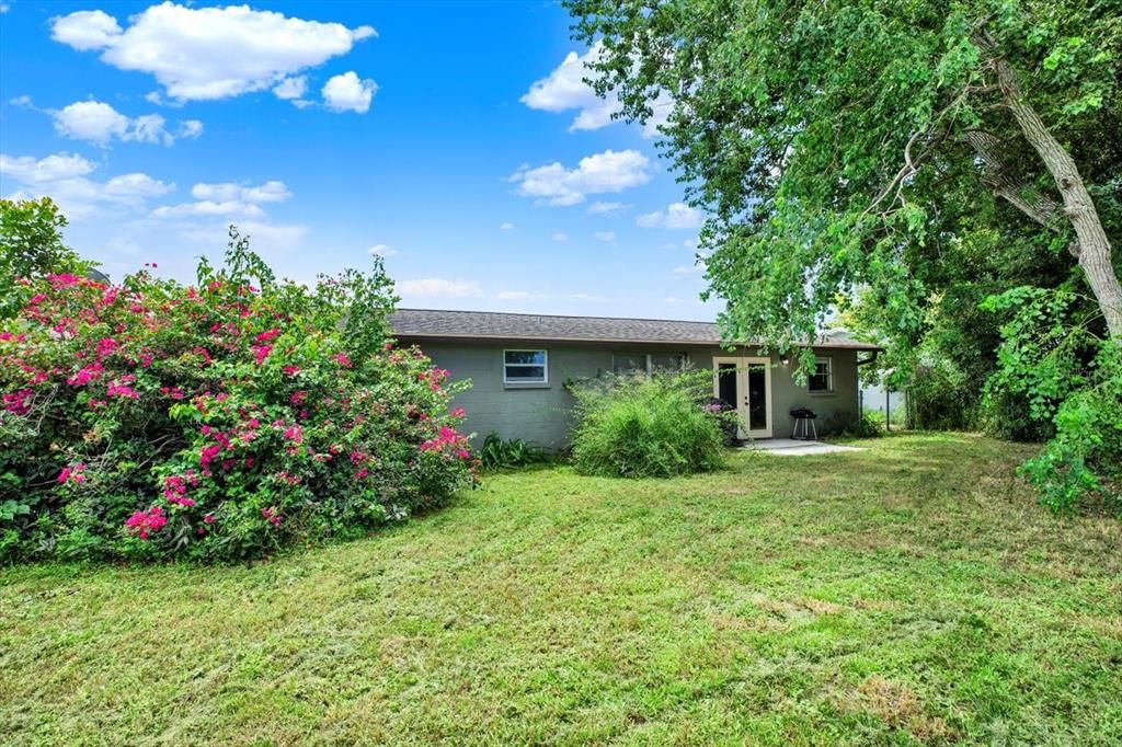 For Rent: $1,725 (2 beds, 1 baths, 936 Square Feet)